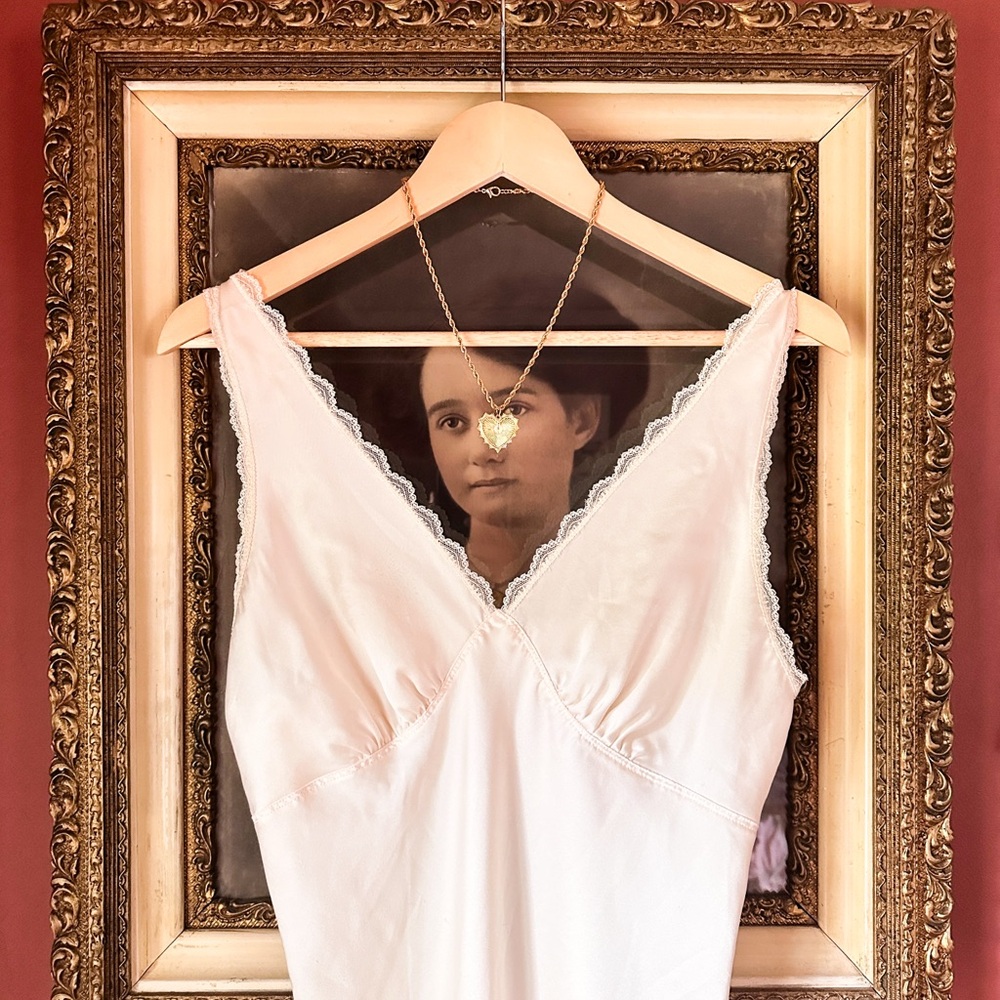 Vintage 60s-70s Silky Ivory Vanity Fair Full Slip